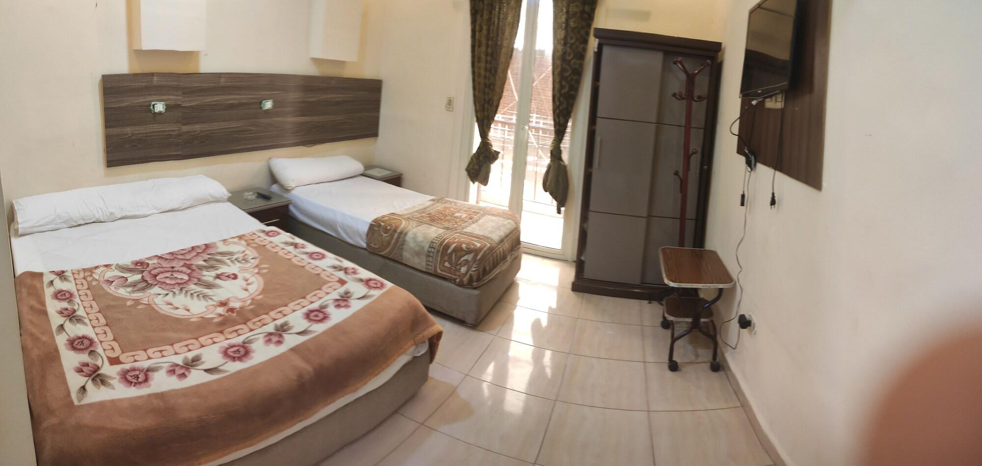 Hotel The Emerald 3*